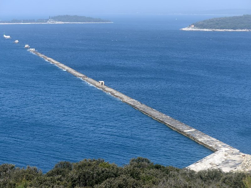 Rekonstrukcija lukobrana